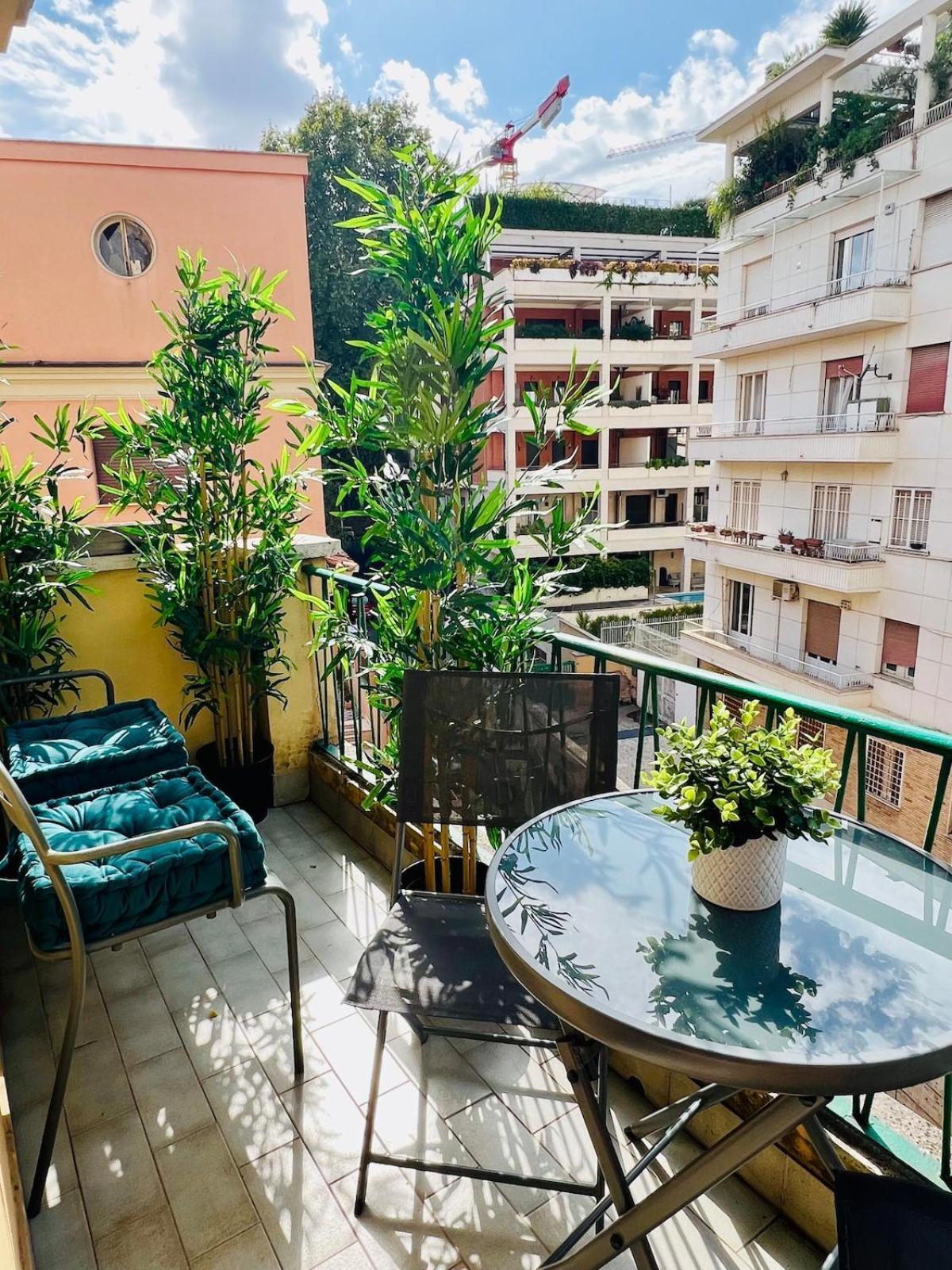 Cosy Sunny Coppede Balcony And Car Park *